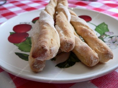 Bread sticks with paprika and sesame