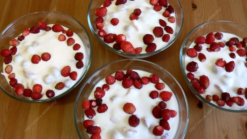 Fruit and cottage cheese dessert Softness