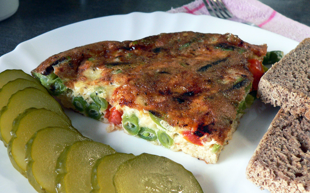 Frittata with green beans and tomatoes