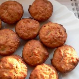 Oat muffins with dried fruits